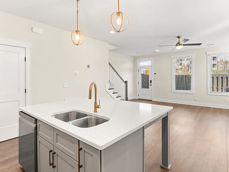 2045 Oakwood Ave — Photo 12