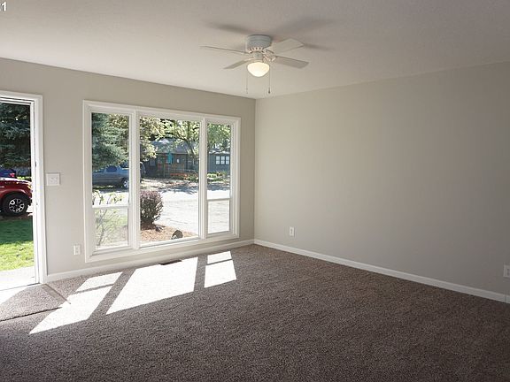 5th image of 600 SE 102nd Ave