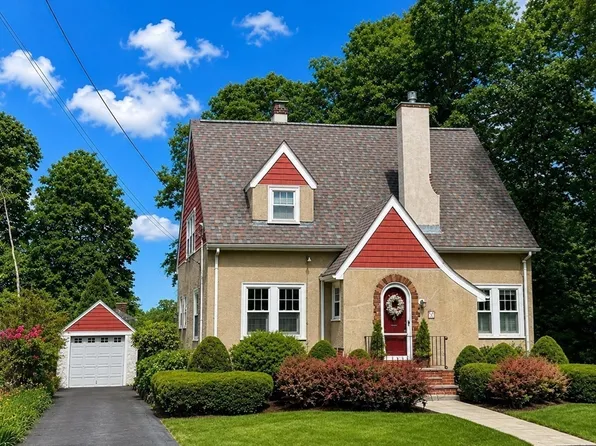 10 Fern Cir, Brockton, MA 02301