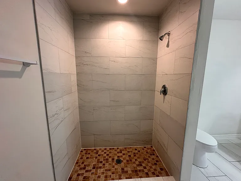 913 NE 13th Ave — Photo 12