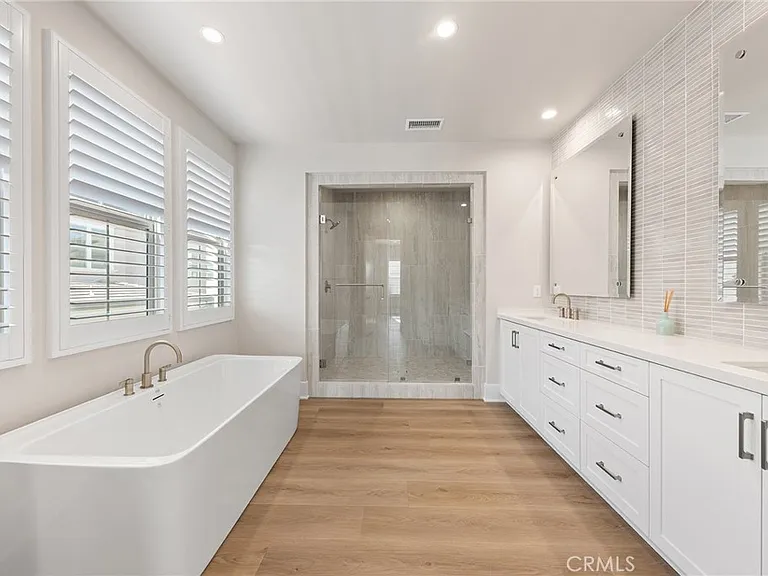 207 Alora — Photo 39