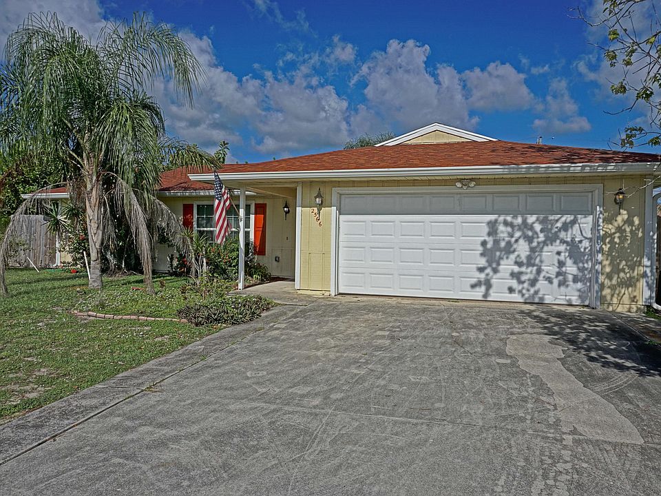 1st image of 2566 SE Floresta Dr