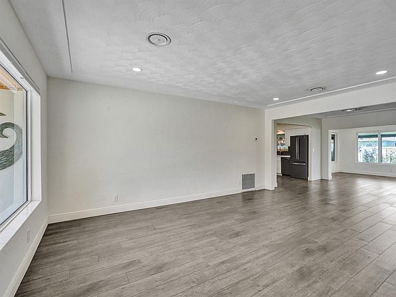 5th image of 4309 Johnson St