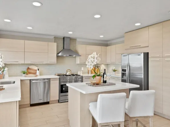 1011 Crestview Dr, San Carlos, CA 94070