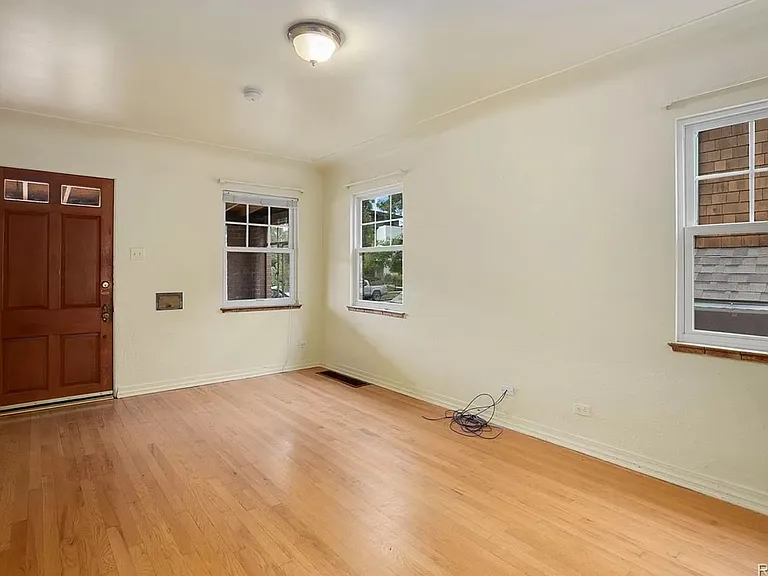 3308 N Newton St — Photo 2