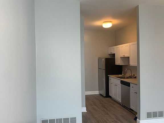 3rd image of 1126 Sheffield St #201