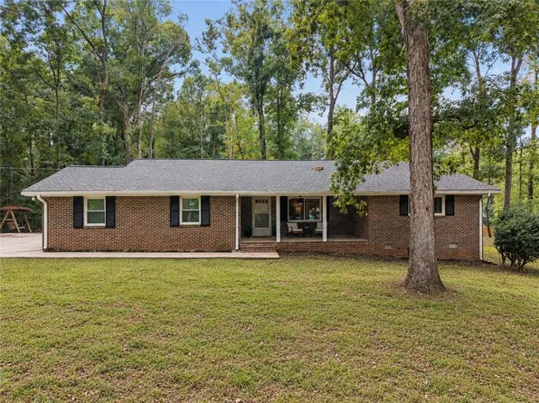 3696 Rainbow Cir, Snellville, GA 30039