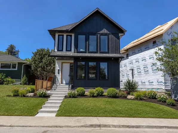 147 E Heston St NW, Calgary, AB T2K 2C5