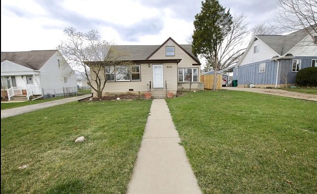 1st image of 614 N Vista Ave