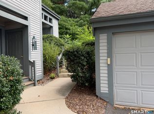 4 Sweetbriar Ln #4, Avon, CT 06001