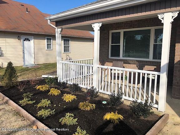 3rd image of 42 Buckingham Dr