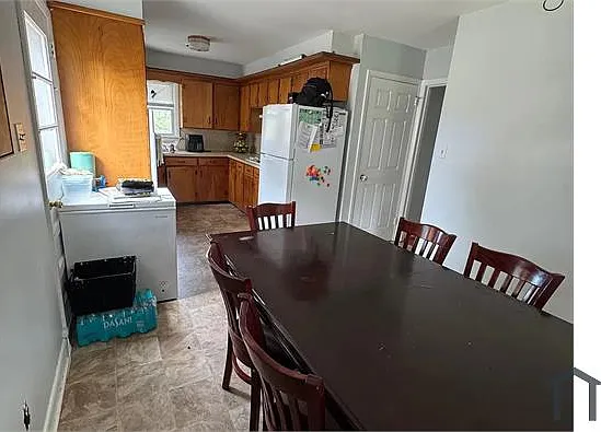 1439 Crawford Ave — Photo 12