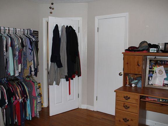 4th image of 5917 Hines Cir