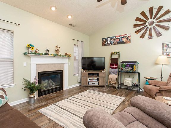 3rd image of 2310 Winterset Dr