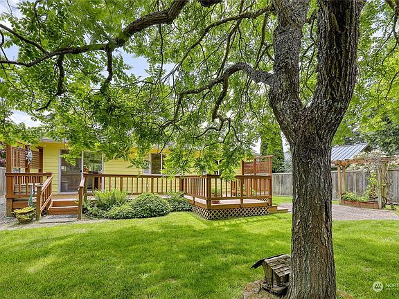 4th image of 19410 Schooner Court NE