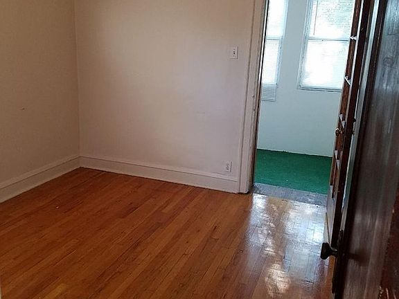 3rd image of 7258 S Oglesby Ave #2
