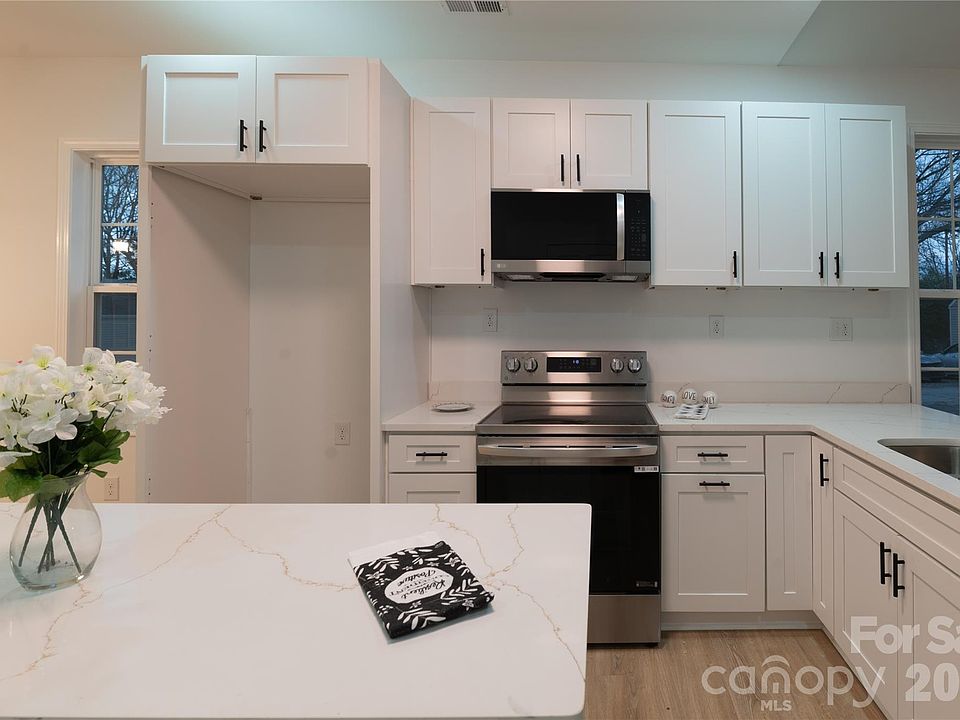 1st image of 117 Rollins St