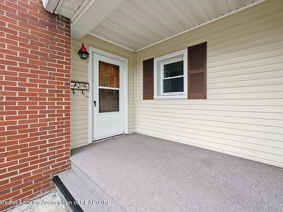 4th image of 621 E Church St