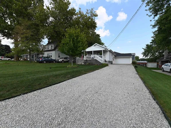 116 Hawthorne Cir, Creve Coeur, IL 61610