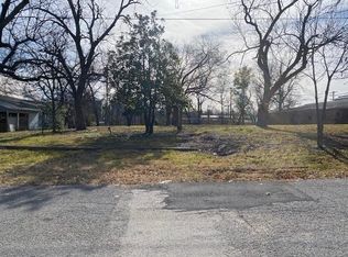 314 E 2nd St, Bonham, TX 75418