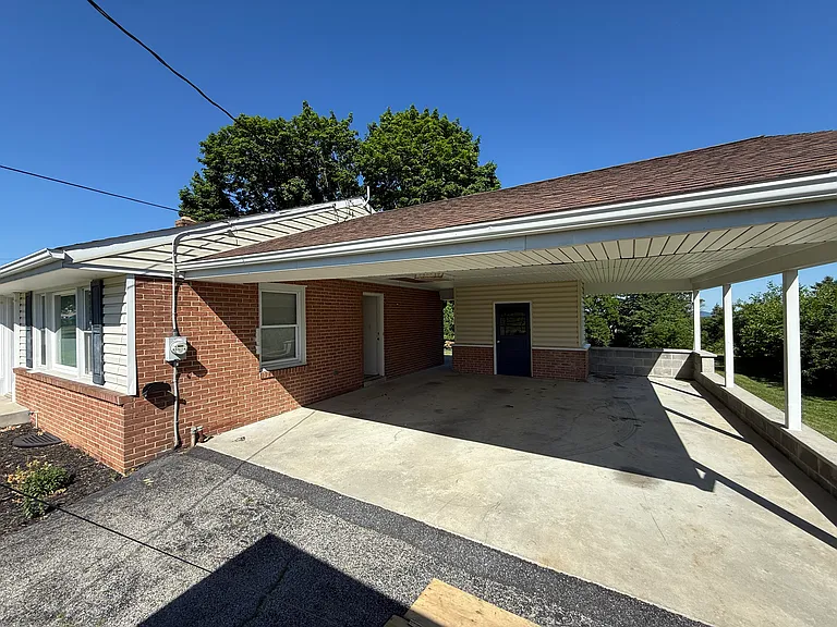 1047 Letort Rd — Photo 16