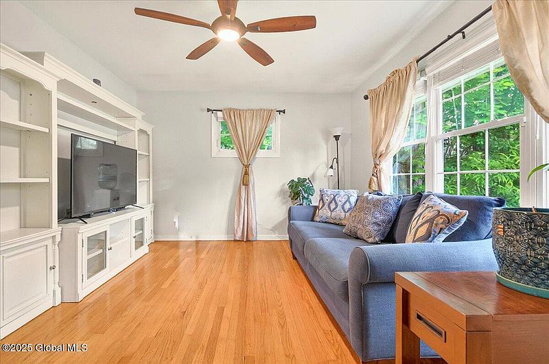 3rd image of 106 Hackett Boulevard