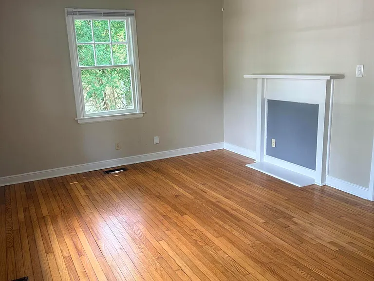 502 Frank St — Photo 14