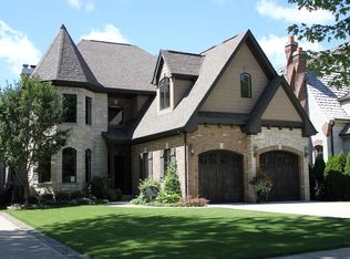 669 N Eagle St, Naperville, IL 60563