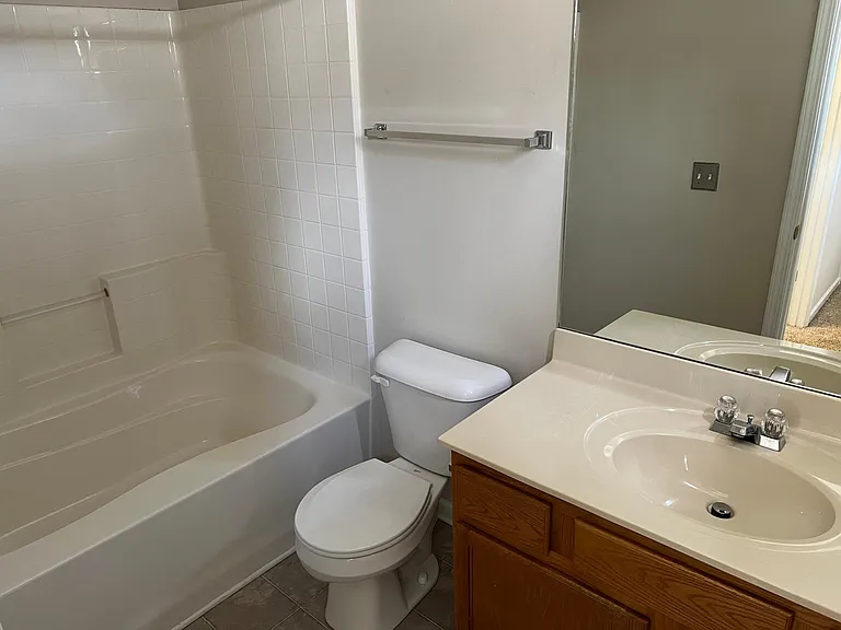 210 Oak Grove Ln — Photo 7