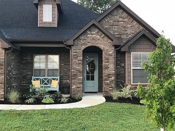 2nd image of 1307 Valle Ln