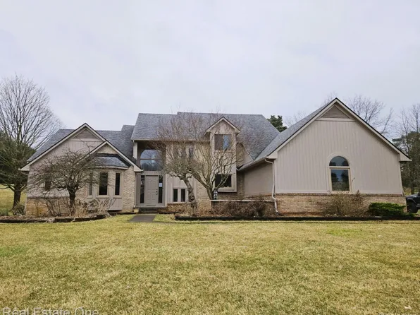 13585 Merrie Meadow Ln, South Lyon, MI 48178