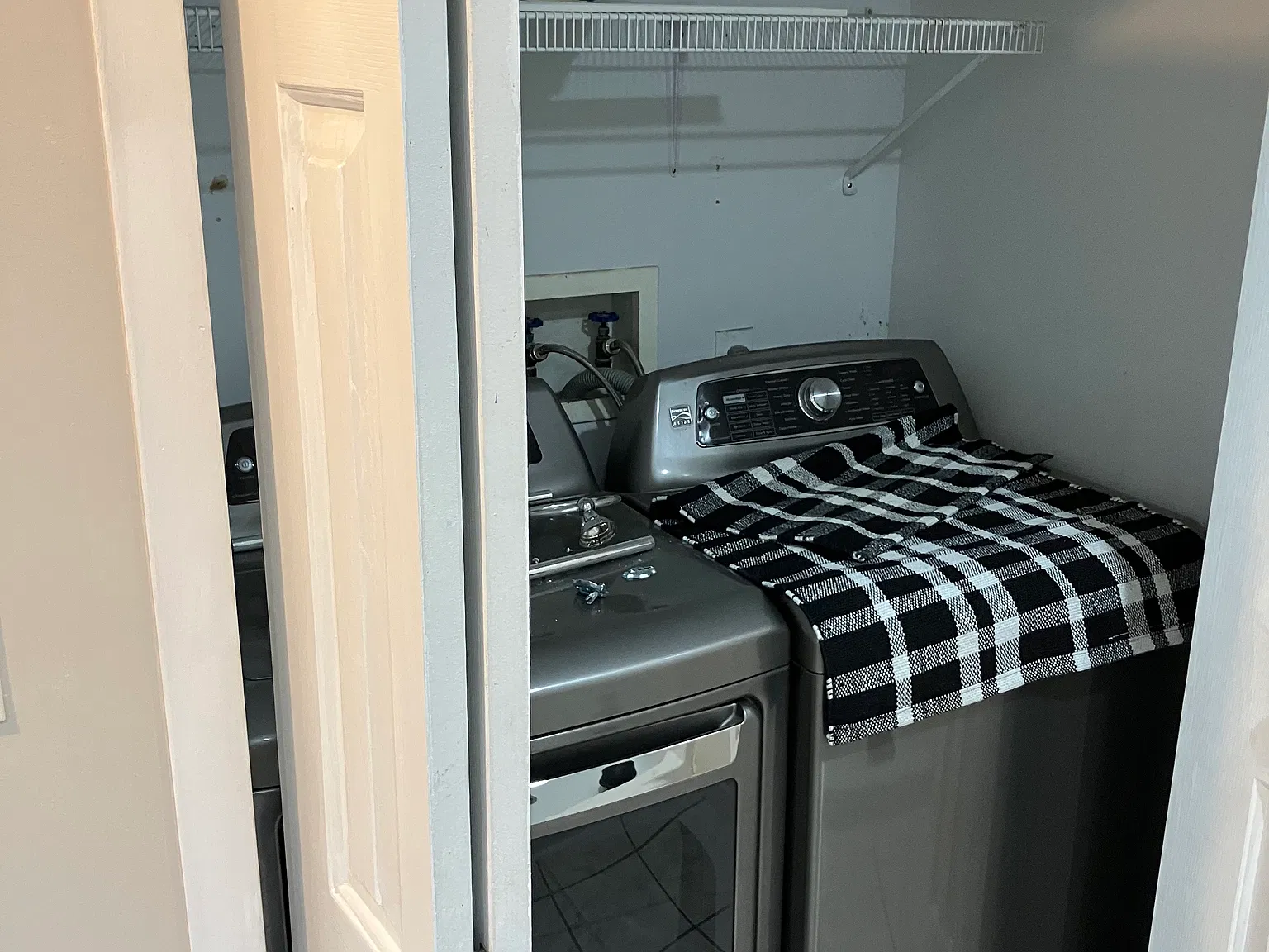 3 bed, 1832 sqft, $2,000 — Photo 2