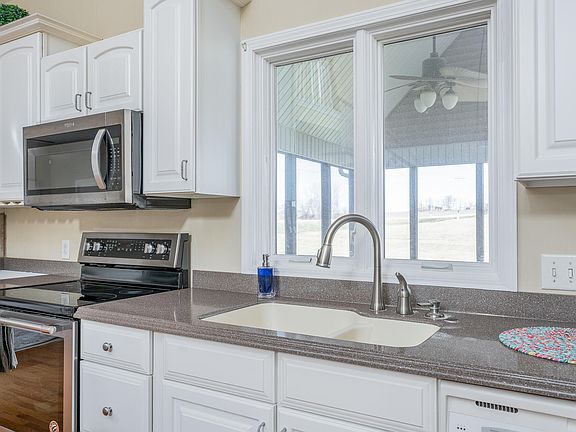 3rd image of 2559 Canterbury Rd