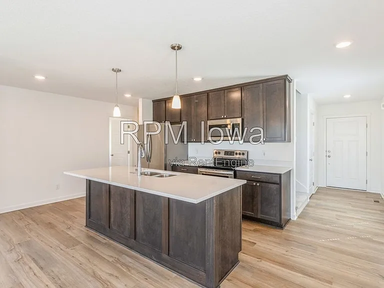 1241 NW Yorktown Dr — Photo 3