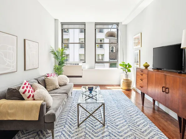 35 E 10th St APT 5A, Manhattan, NY 10003
