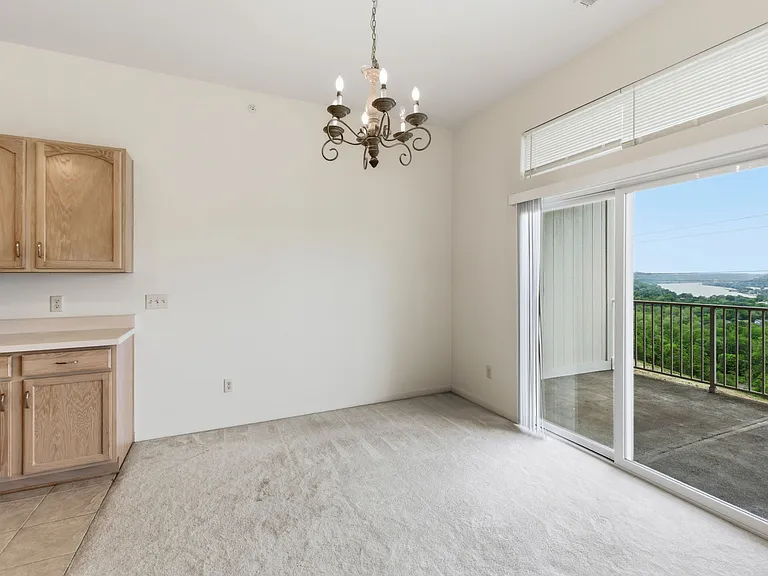 323 Skyview Ct — Photo 9