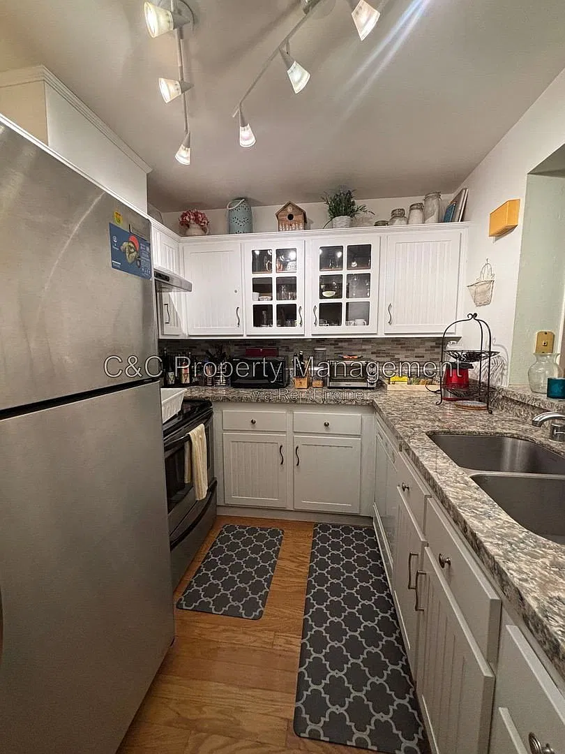 2 bed, 1.0 bath, 850 sqft, $2,895 — Photo 2