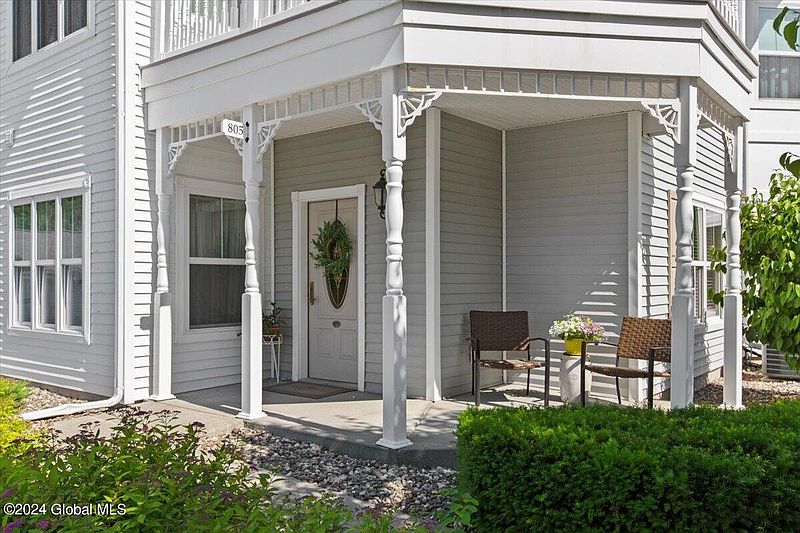 4th image of 805 Heather Lane