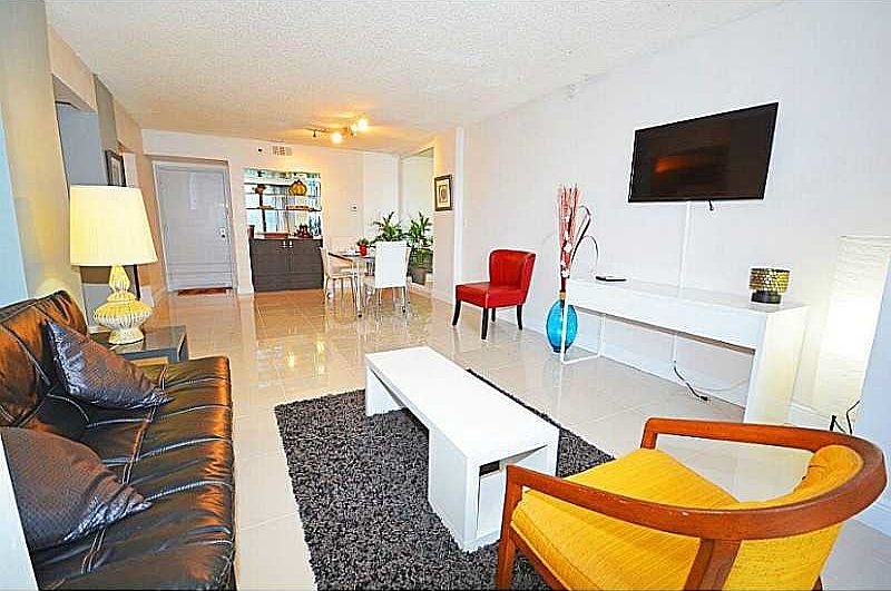 1st image of 919 Hillcrest Dr APT 309
