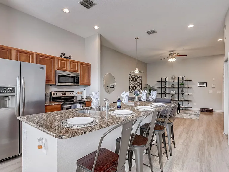 Majestic of Downtown Baldwin Park — Photo 41