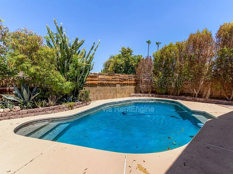 1640 E La Jolla Dr — Photo 32