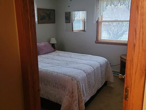 4th image of 1713 Clover Ln