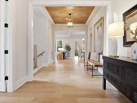 2nd image of 1816 N Jackson St