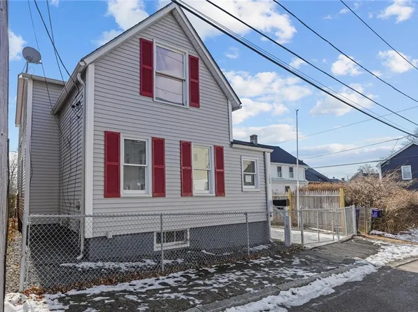 108 Cedar Ave E, Riverside, RI 02915