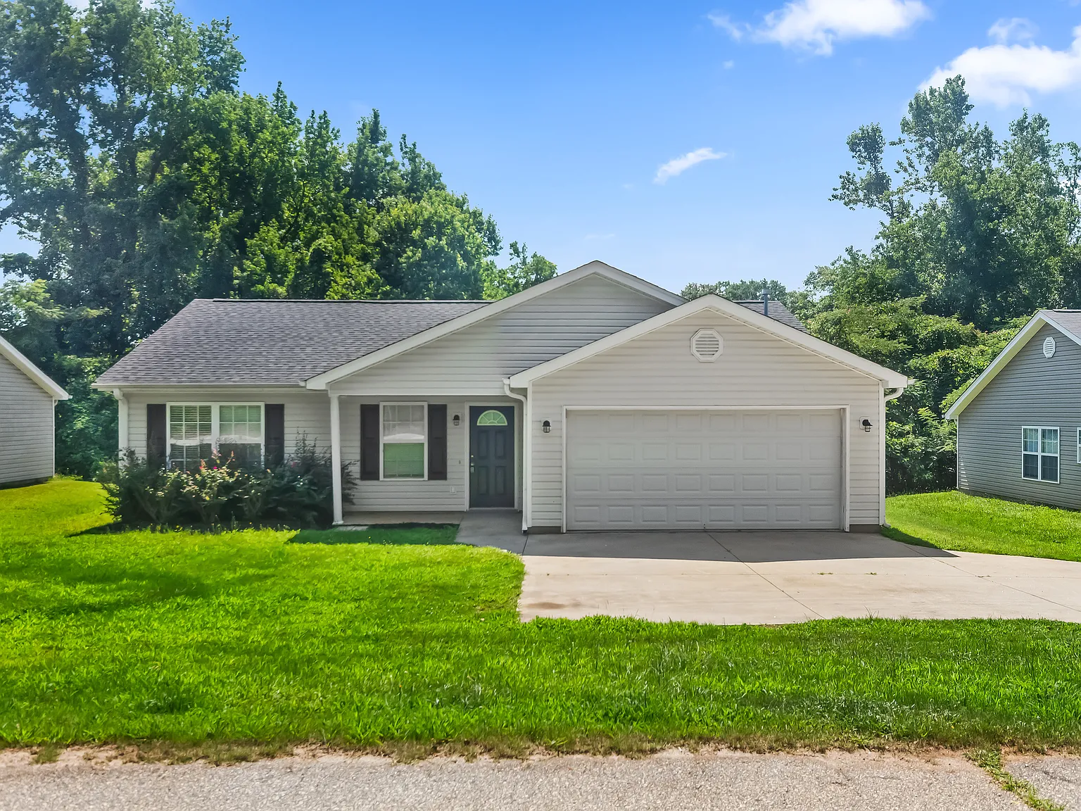 3 bed, 1400 sqft, $1,695 — Photo 1