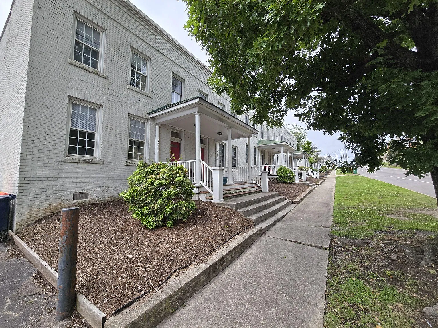 3 bed, 1.5 bath, 1400 sqft, $1,295 — Photo 3