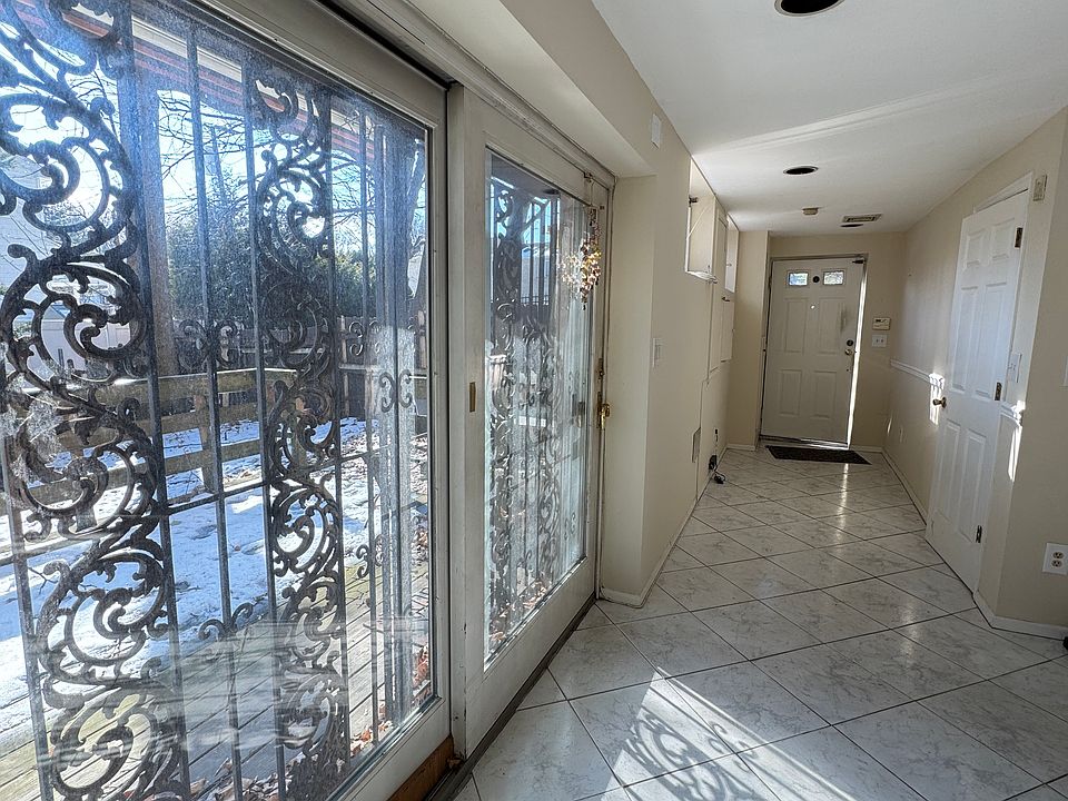 1st image of 1428 Victory Blvd #1R
