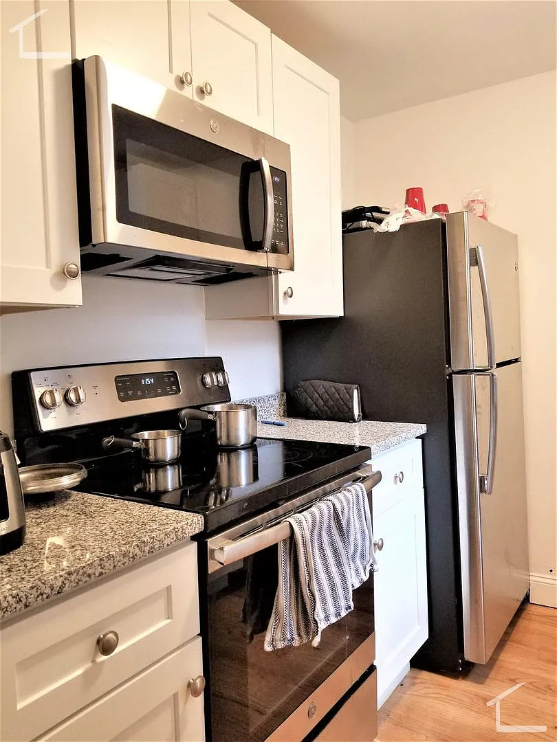 No Brokers Fee, Desirable Location Steps from NEU, Eat-in Kitchen Stainless Still appliances Good... — Photo 1