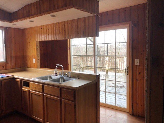 2nd image of 977 Glade Run Rd