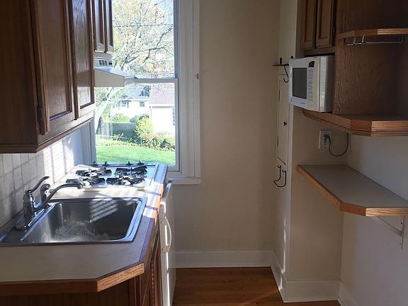 4th image of 61 Parkview Dr